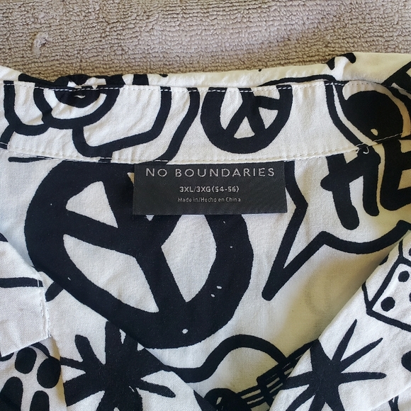 No Boundaries Graphic Print Button Down Shirt - Picture 2 of 7